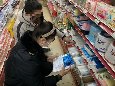 廣西有店鋪高價售賣假冒“三無”口罩,市場監(jiān)管局查扣3萬余只!【930新聞眼】