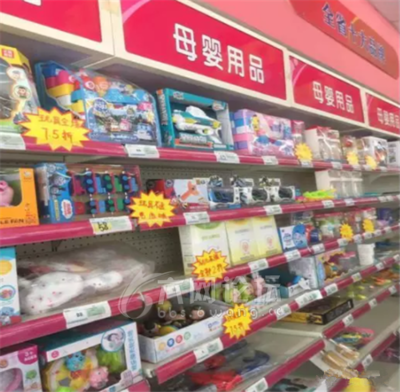 掛羊頭賣(mài)狗肉 裕安區(qū)新安鎮(zhèn)百信大藥房成了百貨商店