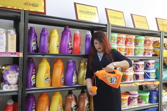 “漢獅”品牌洗護(hù)用品央視廣告暨戰(zhàn)略合作簽約儀式在莞成功舉行